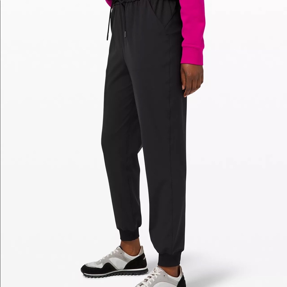 Lululemon Stretch High-Rise Jogger Shorter Length